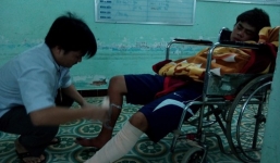 Cháy cửa hàng nội thất, chủ nhà bốc cháy chạy ra đường 