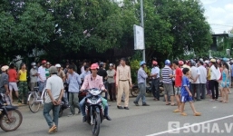 2 mẹ con bị bóp cổ chết tại phòng ngủ