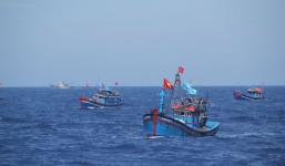 Tin tức Biển Đông 8/7: Ngư dân tiến vào gần giàn khoan dù bị ngăn cản