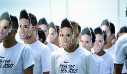 Hàng ngàn CĐV Brazil đeo mặt nạ Neymar để đe dọa đội tuyển Đức