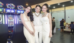 Ngọc Trinh diện đầm sexy lấn át đàn em Linh Chi