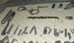 Xưởng sản xuất súng giữa lòng thành phố bị đánh sập