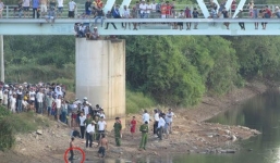 Thi thể nam thanh niên bị chém vỡ trán, cụt một ngón tay