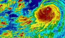 Siêu bão Neoguri gầm gào trên biển, 87.000 người Nhật  hối hả sơ tán