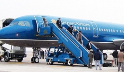 Máy bay Vietnam Airlines đi TP.HCM hạ xuống Cam Ranh