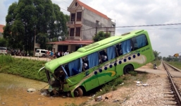 Xe chở cán bộ công an TP.Lạng Sơn đâm tàu hỏa, 11 người bị thương