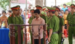 Chửi vợ dai, bị hàng xóm đâm chết