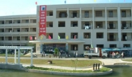 Phát hiện thí sinh giả trốn trong nhà vệ sinh