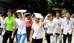 30 thí sinh bị đình chỉ do mang điện thoại, 'phao' vào phòng thi 