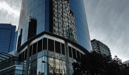 Bị hiếp dâm tập thể, sinh viên 19 tuổi  khỏa thân nhảy lầu tự tử