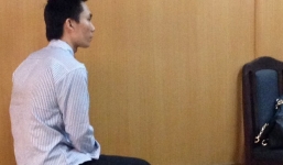 Nữ sinh bị thầy lừa tình nhún nhảy trước vành móng ngựa