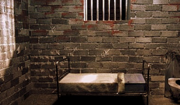 Rùng rợn phát hiện 20 phụ nữ từng bị tra tấn đến chết trong ngôi nhà đang ở