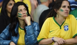 CĐV Brazil chết lặng sau thất bại thảm hại của đội nhà