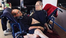 Cuộc sống đời thường của cặp song sinh dính liền sống lâu nhất thế giới