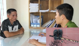 Bị mất chức, dùng điện 220V chích người giữa đêm