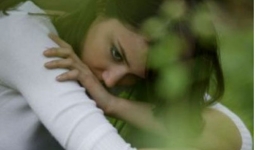 Chồng bỏ đi với bồ, vợ ở lại chăm mẹ chồng như mẹ đẻ