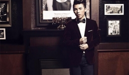 Đại gia Việt vung tiền tỉ, yêu người đẹp, khoe khoang giàu có