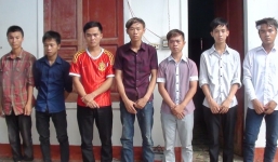 Uống rượu, nhóm thanh niên dùng gậy, đá tấn công CSGT