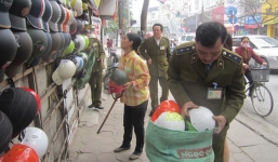 Kinh doanh mũ bảo hiểm giả sẽ bị truy tố hình sự