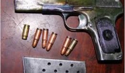 Lôi súng ra bắn súng hù dọa khi cãi nhau với vợ