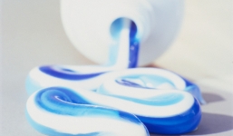 5 thành phần cực độc hại trong kem đánh răng