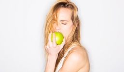 Ăn táo giúp tăng khoái cảm ở phụ nữ