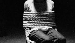 Con lập Facebook để bố bắt người, đòi điện thoại