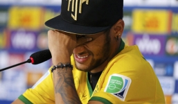 Sốc: Neymar suýt phải ngồi xe lăn suốt đời