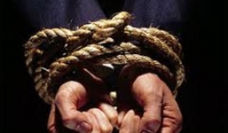 Con lập Facebook để bố bắt người, đòi điện thoại