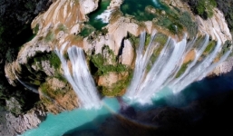 Hình ảnh Trái Đất được chụp từ máy bay không người lái