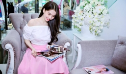 Ngọc Trinh buông lơi vai trần quyến rũ