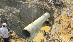 Vừa khắc phục xong, ống nước sạch Sông Đà lại vỡ