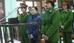 Nàng dâu hắt thẳng tô phở nóng vào mặt mẹ chồng