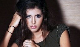 Andrea bị rơi thang máy từ tầng 19 xuống tầng 8