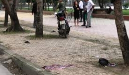 Hai thiếu nữ đâm xe vào cột điện chết trong đêm