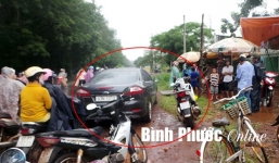 Giám đốc cầu đường dùng xe hơi chặn đường “người trong mộng”