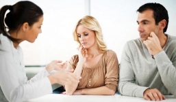 'Nhà cháu phải đẻ hết trứng mới thôi'