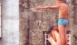 Sốc: Cặp vợ chồng thản nhiên 'mây mưa' trên mái nhà