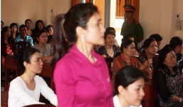 Hám gái đẹp, đại gia Việt chẳng ngại tai tiếng