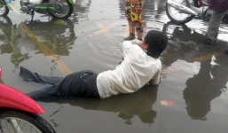 Ngày bò trên đường giả bại liệt, tối nhẩy phốc lên xe đi cà phê