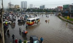 Siêu bão Thần Sấm: Hà Nội mưa lớn, nhiều tuyến đường ngập nặng