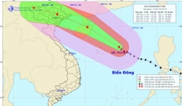 Bão Thần Sấm giật cấp 16 cách Hoàng Sa 250km