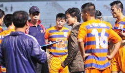 Văn Quyến chia tay vợ mới cưới xinh đẹp để hội quân ở Ninh Bình