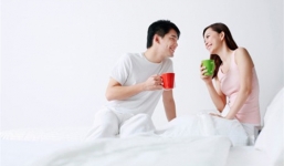 Này vợ ngực lép, lại đây anh yêu!