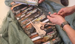 Thu giữ 19 khẩu súng bắn lửa Trung Quốc