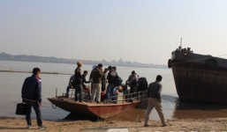 Tìm thấy xác không đầu trên sông Hồng nghi của chị Huyền