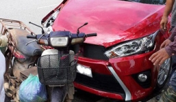 Đâm Honda Dream, Toyota Yaris vỡ đầu