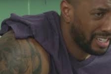 Bị dính chặt tay vào 'cậu nhỏ' vì nhầm keo là thuốc bôi trơn