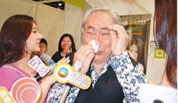 Đại gia khóc nức nở vì bị ghép đôi với chân dài