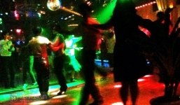 Giật mình với thú vui trao đổi 'phi công' của các quý bà đang độ hồi xuân